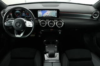 Mercedes-Benz A-Klasse Mercedes-Benz A-klasse 250e AMG Night | Carplay | Stoelverwarming |  Camera | Sfeerverlichting | Navigatie | Widescreen | Park Assist | Leder/Alcantara - afbeelding nr 7