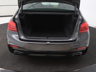 BMW 5 Serie BMW 5-serie 520i High Executive | M-Sport | Leder |  Stoelverwarming | Trekhaak | 20'' | Adaptief LED | Comfortstoelen | Navigatie | Parkeerhulp | Memory - afbeelding nr 11