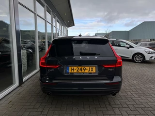 Volvo V60 Volvo V60 2.0 T6 Twin Engine AWD Momentum Pro | Stoelverwarming | Cruise Control | Achteruitrijcamera | Apple Carplay | Navi | Botspreventie | - afbeelding nr 25