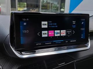 Peugeot 2008 1.2 PureTech 131pk GT-Line | Navi + Apple Carplay + Android Auto | Clima | Adap.Cruise | Keyless Entry | Pdc V+A+Assist+Camera | Led koplampen | Mistlampen | Privacy Glass | 17''lm - afbeelding nr 15