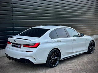BMW 3 Serie BMW 3 Serie 330i M-PERFORMANCE DAK|HEADUP|360CAM|ACC|INDIVIDUAL - afbeelding nr 4