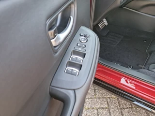 Honda ZR-V Honda ZR-V 2.0 e:HEV Sport VOORRAAD DEAL Dodehoekdetectie, Draadloze oplader , All-in Rijklaarprijs - afbeelding nr 14