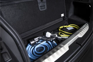 BMW 3 Serie BMW 3 Serie Touring 330e 292 PK xDrive High Executive M-Sport - Automaat | Dig. Cockpit | Cruise | Stoelverw. | PDC | 360 Camera | NAV + App. Connect | ECC | Elek. Klep | DAB | LM 18