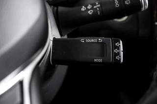 Renault Captur Renault Captur 1.3 TCe 155 PK Edition One - Automaat | Dig. Cockpit | Cruise | PDC | 360 Camera | NAV + App. Connect | ECC | DAB | LM 18