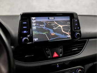 Hyundai i30 (APPLE CARPLAY, NAVIGATIE, CLIMATE, XENON, CAMERA, SPORTSTOELEN, PARKEERSENSOREN, LM VELGEN, CRUISE, NIEUWSTAAT) - afbeelding nr 23