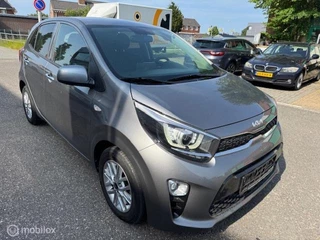 Kia Picanto Kia Picanto 1.0 67pk Automaat  Stoel en Stuur verwarming ,  Navigatie / Apple carplay  / Android auto , Achteruit camera , Bluetooth , Priveglas , Chrome handgrepen , Sport Velgen ,  9.500km !! - afbeelding nr 7