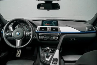 BMW 3 Serie BMW 3 Serie 330i xDrive High Ex M-Sport Individual Schuifdak Navi Pro 18