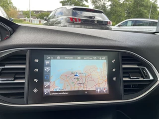 Peugeot 308 Peugeot 308 SW 1.6 BlueHDI 120 pk Blue Lease Executive Pack Trekhaak Panoramadak Camera Parkeersensoren DAB Clima en Cruise Control Wit Metallic Nette auto zuinige Euro 6 Diesel Station - afbeelding nr 13