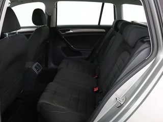 Volkswagen Golf Volkswagen Golf 1.0 TSI Connected Series | Carplay | Camera |  Navigatie | Climate control | Parkeerhulp | Cruise control | Sportstoelen - afbeelding nr 6