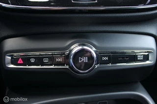 Volvo XC40 Volvo XC40 1.5 T3 R-Design, Pano, Trekhaak, Winterset, Pdc + camera, 360 vieuw, Stoel/stuur verwarming, Keyless, Carplay, Donkerglas, Harman kardon, Clima, Navi, Elektrische achterklep. - afbeelding nr 21