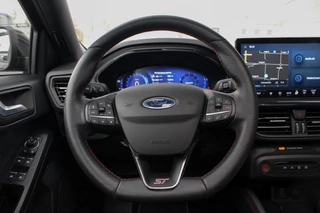 Ford Focus Ford Focus 2.3 Ecoboost 280pk ST-3 | Sper Differentieel | Panoramadak | Adaptive cruise control |Winter Pack | Trekhaak Afneembaar - afbeelding nr 24