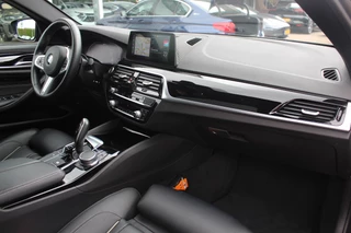 BMW 5 Serie BMW 5 Serie 530e iPerformance eDrive Ed. M Sport / Schuifdak / Camera / Leder / Head-up / 18'' / Virtual Cockpit / Stoelverwarming / DAB / Cruise Control - afbeelding nr 11