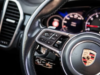 Porsche Cayenne Porsche Cayenne 3.0 V6 340PK Pano Stoelkoeling Bose ACC Sport Chrono Led Matrix 360 Camera Softclose Luchtvering - afbeelding nr 39
