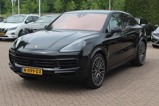Porsche Cayenne Porsche Cayenne Coupé 3.0 / Trekhaak / Panoramadak / Camera / Luchtvering / 22'' / Bose / Stoelventilatie / Sportchrono / Stoelverwarming / DAB / ACC - afbeelding nr 6