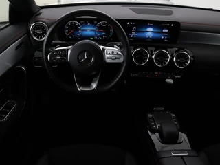 Mercedes-Benz CLA Mercedes-Benz CLA-klasse 250e AMG Night | Stoelverwarming |  Leder/Alcantara | Camera | Widescreen | Navigatie | Full LED | Sportstoelen - afbeelding nr 3