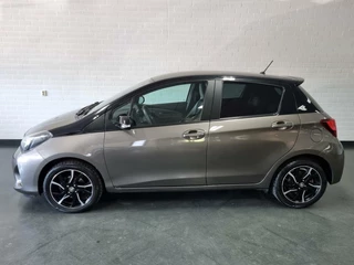 Toyota Yaris Toyota Yaris 1.3 VVT-i Dynamic Bi-Tone - afbeelding nr 4