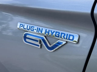 Mitsubishi Outlander Mitsubishi Outlander 2.0 PHEV Instyle 2e Eigenaar,Navi,Schuifdak,Camera,Stoelverwarming,Leder,Clima,Cruise,Pdc V+A,Nieuwe Apk bij Aflevering - afbeelding nr 31