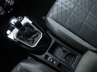 Volkswagen T-Roc Volkswagen T-Roc 1.5 TSI R-Line | Parkeersensoren | Stoelverwarming | Carplay | - afbeelding nr 44