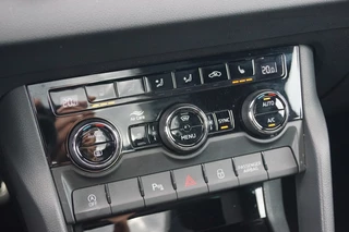 Škoda Karoq Škoda Karoq 1.5 TSI DSG Sportline/ Panodak/ Standverwarming/ Camera/ ACC/ DCC - afbeelding nr 45