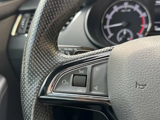 Škoda Octavia Skoda Octavia Combi 1.5 TSI Greentech Sport Business Automaat | Cruise control | Climate control | Trekhaak | Parkeersensoren achter | Zwart optiek - afbeelding nr 10