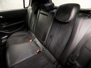 Peugeot 308 Peugeot 308 1.2 PureTech GT-line Automaat (NAVIGATIE, CAMERA, KEYLESS, MASSAGE, STOELVERWARMING, CAMERA, SPORTSTOELEN, LEDER/ALCANTARA, GETINT GLAS, NIEUWE APK, NIEUWSTAAT) - afbeelding nr 15
