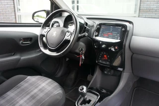 Peugeot 108 Peugeot 108 1.0 e-VTi 72pk Automaat Clima|Camera|CarPlay|Velgen - afbeelding nr 20