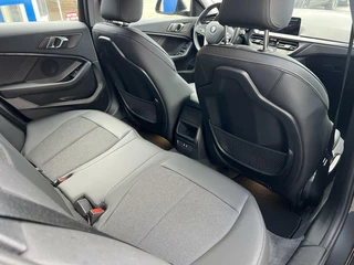 BMW 1 Serie BMW 1-serie 120i Shadow line 178 pk | Stoelverwarming | Carplay | - afbeelding nr 8