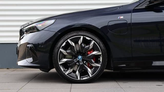 BMW 5 Serie BMW 5 Serie Touring 550e xDrive M-Sport Pro | Stoelventilatie | Bowers & Wilkins | M Onderstel Professional | Panormadak | Trekhaak - afbeelding nr 4