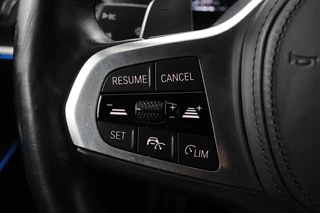 BMW 3 Serie BMW 3-serie 320e M Sport | Head-Up | Stoel & stuurverwarming |  Adaptive cruise | Sportstoelen | Adaptief LED | Sfeerverlichting | Camera | Carplay | Leder/Alcantara - afbeelding nr 14