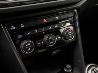 Volkswagen T-Roc Volkswagen T-Roc 1.5 TSI Sport 150Pk (VIRTUAL COCKPIT, APPLE CARPLAY, GROOT NAVI, CAMERA, LED KOPLAMPEN, SPORTSTOELEN, ADAPTIVE CRUISE, MODE KNOP, STOELVERWARMING, NIEUWE APK, NIEUWSTAAT) - afbeelding nr 10