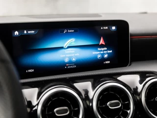 Mercedes-Benz A-Klasse (SCHUIFDAK, GROOT NAVI, LEDER/ALCANTARA, STOELVERWARMING, WIDESCREEN, SPORTSTOELEN, CAMERA, GETINT GLAS, NIEUWSTAAT) - afbeelding nr 26