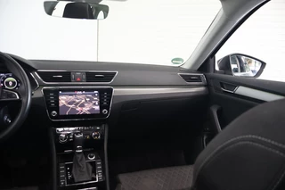 Škoda Superb Škoda Superb Combi 2.0 TDI Business Edition | Panoramadak | ACC | Canton | Camera - afbeelding nr 25