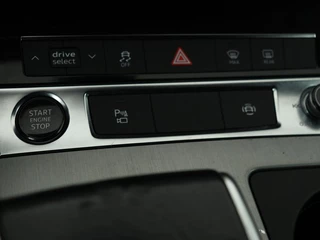 Audi A6 Audi A6 55 TFSIe S Line | 367pk | Trekhaak | Stoel & stuurverwarming | Adaptive cruise | Camera | Matrix LED | Carplay | Sportstoelen | Half leder | Navigatie - afbeelding nr 31