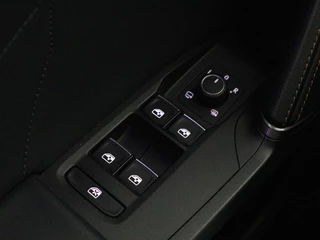 CUPRA Leon CUPRA Leon 1.4 e-Hybrid VZ Performance | Panoramadak | Stoel & stuurverwarming | Adaptive cruise | Carplay | Navigatie | Sportstoelen | Full LED | Keyless | PHEV - afbeelding nr 25