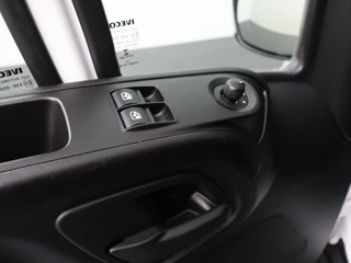 Iveco Daily Iveco Daily 35C16 3.0L Bakwagen+Laadklep | Airco | Cruise | Dakspoiler | 3-Persoons - afbeelding nr 9