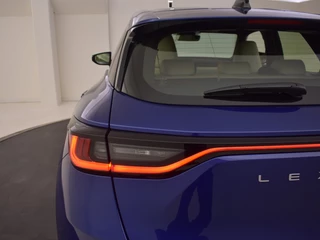 Lexus LBX Lexus LBX Elegant | Leder interieur | Electr. Achterklep | Parkeersensoren - afbeelding nr 13