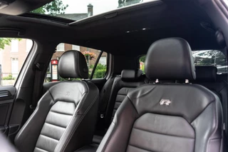 Volkswagen Golf Volkswagen Golf 2.0 TSI 4Motion R Pano / Dyn / DCC - afbeelding nr 24