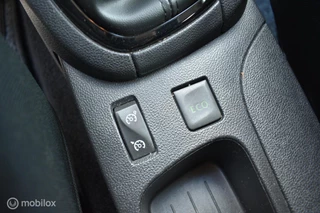 Renault Clio Renault Clio Estate 0.9 TCe Limited 2020|Airco|Cruise|Navi - afbeelding nr 17