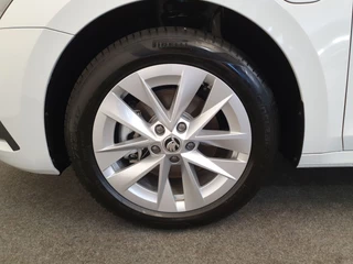 Škoda Octavia Škoda Octavia Combi 1.4 TSI 204pk DSG/AUT iV PHEV Business Edition Wegklapbare trekhaak, Camera - afbeelding nr 25