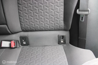 Toyota Corolla Toyota Corolla 1.8 Hybrid Business Intro | Parkeersensoren voor en achter | Stoelverwarming | NL Auto Boekjes. - afbeelding nr 19