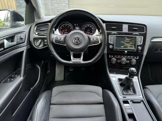 Volkswagen Golf Volkswagen Golf Variant 1.4 TSI R-line 150pk | Navigatiesysteem | Osram LED verlichting | Trekhaak uitklapbaar | Keyless entry | Stoelverwarming | Cruise control | R-stuur | Parkeersensoren voor en achter | Achteruitrijcamera - afbeelding nr 32