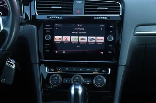 Volkswagen Golf Volkswagen Golf 7.5 GTI DSG / Vol Opties! / 230PK! / DSG / ACC / Pano / Virtual Cockpit / Camera / Navi / 19