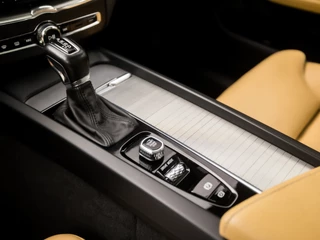 Volvo XC60 255Pk Automaat (PANORAMADAK, APPLE CARPLAY, MEMORY SEATS, LEDER, CAMERA, ADAPTIVE CRUISE, STOELVERWARMING, KEYLESS, NIEUWE APK, NIEUWSTAAT) - afbeelding nr 29