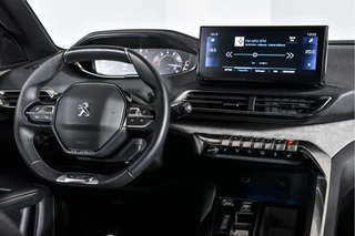 Peugeot 5008 | Dig. Cockpit | Adapt. Cruise | Stoelverw. | PDC | Camera | NAV + App. Connect | ECC | Elek. Klep | LM 19