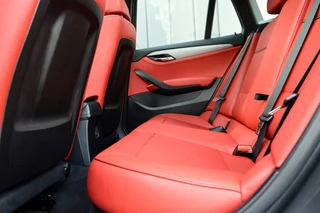 BMW X1 Rijklaarprijs-Garantie Panorama dak Leder Xenon Navigatie - afbeelding nr 14