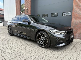 BMW 3 Serie BMW 3-serie 330i High Executive, M Pakket, Schuifdak, 19