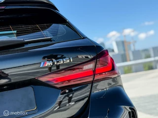 BMW 1 Serie BMW 1-serie M135i xDrive |Pano |HUD |H&K |Sfeer |Stuurverw. - afbeelding nr 10