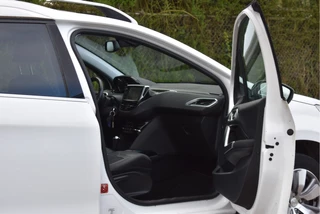 Peugeot 2008 | NL-Auto | Pano.dak | Nav | Cruise Contr | Climate Contr | PDC | Trekhaak | NAP - afbeelding nr 32