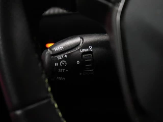 Peugeot 2008 Peugeot 2008 1.2 PureTech GT [APPLE CARPLAY, DIGITAL DASH, SFEERVERLICHTING, TREKHAAK AFNEEMBAAR, CAMERA, CLIMATE CONTROL, HALF LEDER, DODEHOEK DETECTOR, NAVIGATIE, NIEUWSTAAT] - afbeelding nr 13