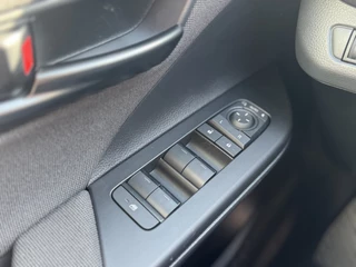 Toyota C-HR Dodenhoekdetectie, Navigatie, Parkeersensoren V + A , All-in Rijklaarprijs - afbeelding nr 26